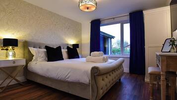 2 bedrooms, individually decorated, individually furnished, free WiFi