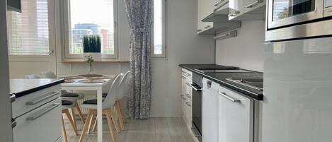 Comfort Apartment, 2 Bedrooms, Courtyard View | Private kitchen