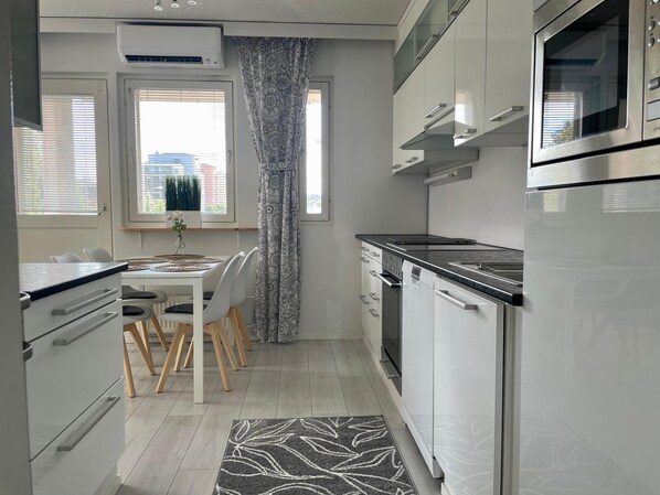 Comfort Apartment, 2 Bedrooms, Courtyard View | Private kitchen