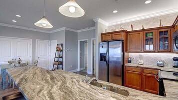 Condo, 4 habitaciones | Cocina privada