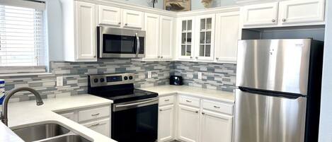 Condo, 4 Bedrooms | Private kitchen