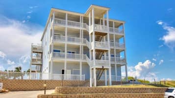 Condo, 2 Bedrooms | Exterior