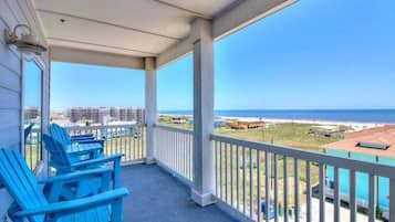 Condo, 2 Bedrooms | Property grounds