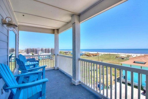Condo, 2 Bedrooms | Property grounds