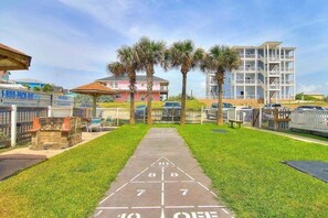 Condo, 2 Bedrooms | Property grounds