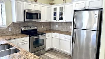 Condo, 2 Bedrooms | Private kitchen