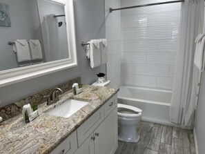 Appart'hôtel, 2 chambres | Salle de bain