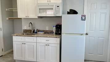 Condo, 2 Bedrooms | Private kitchen