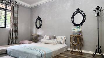 3 bedrooms, iron/ironing board, WiFi, bed sheets