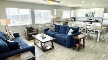 Condo, 3 Bedrooms | Living area