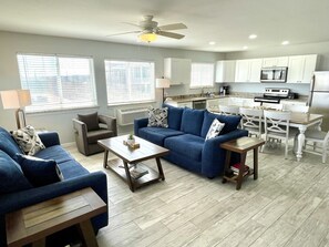 Living area - Beachgate Condo Suites And Hotel 227+228+229 3 Bedroom Condo (Port Aransas)