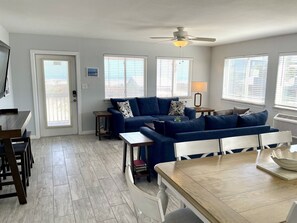 Condo, 3 habitaciones | Área de sala de estar