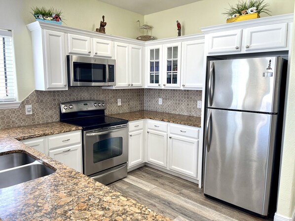 Condo, 4 Bedrooms | Private kitchen