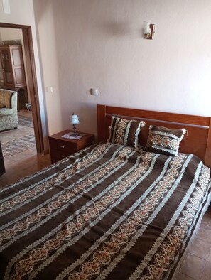 2 bedrooms, bed sheets