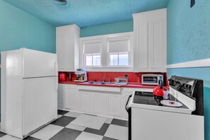 Hus, 3 soverom | Eget kjøkken | Kjøleskap, ovn, kaffetrakter/tekoker og brødrister