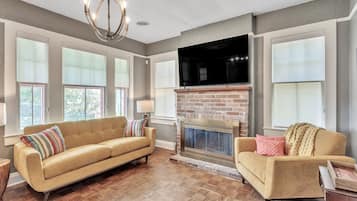 House, 3 Bedrooms | Living area | Smart TV