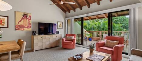 Condo, 2 Bedrooms | Living area