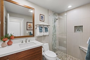 Condo, 2 Bedrooms | Bathroom | Towels