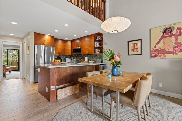 Condo, 2 Bedrooms | Dining