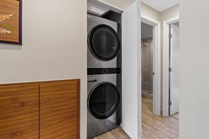 Condo, 2 Bedrooms | Interior
