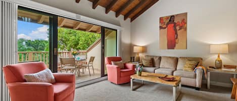 Condo, 2 Bedrooms | Living area