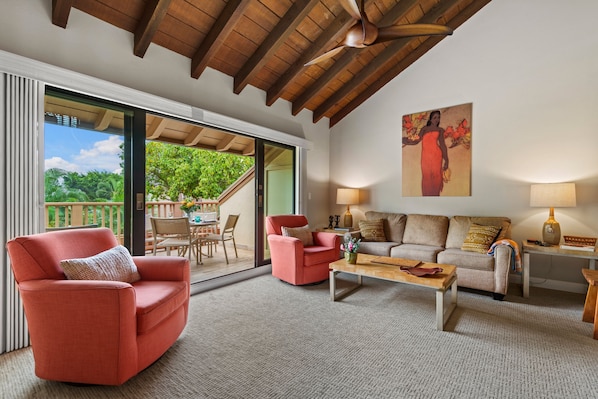 Condo, 2 Bedrooms | Living area