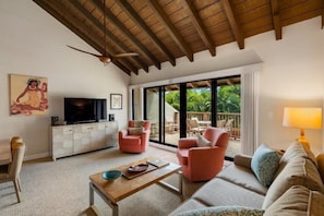 Condo, 2 quartos | Área de estar