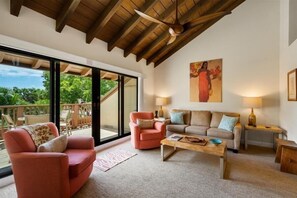 Living area - Maui Kamaole, #c-203 2 Bedroom Condo (Kihei)