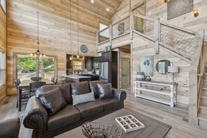 Cabin, 3 Bedrooms | Living area | Smart TV - 4 Clovers 3 Bedroom Home (Sevierville)