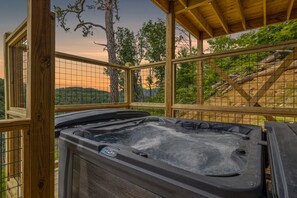 Cabin, 3 Bedrooms | Outdoor spa tub