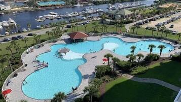 Condo, 2 Bedrooms | Kolam renang