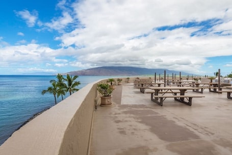 Condo, 2 Bedrooms | Outdoor dining