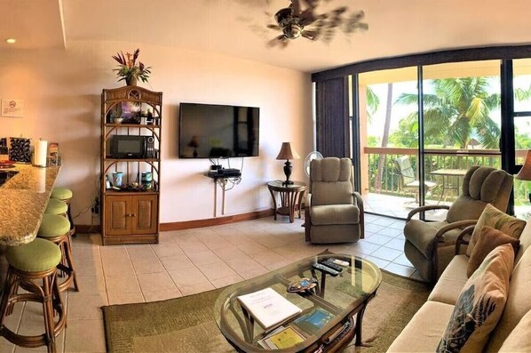 Condo, 1 quarto | Área de estar | Smart TV