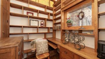 Cabin, 4 Bedrooms | Interior