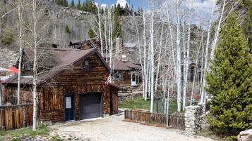 Cabin, 4 Bedrooms | Exterior