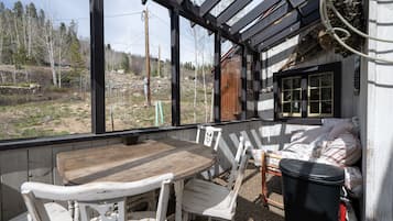 Cabin, 4 Bedrooms | Outdoor dining