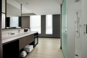 Studio, 1 trĂšs grand lit | Salle de bain
