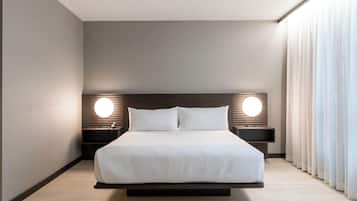 Caja de seguridad en la habitación y cortinas blackout