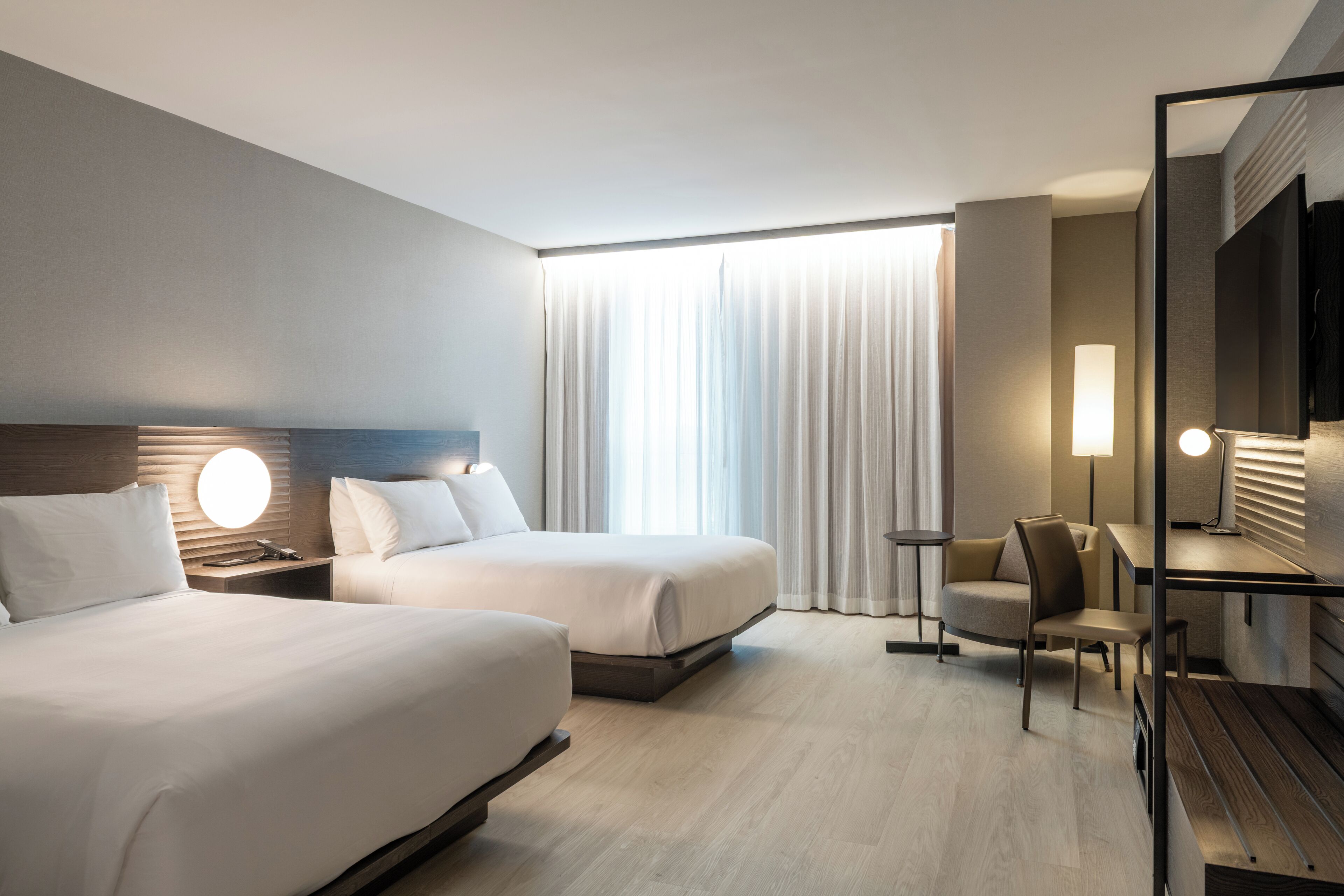 セーフティボックス (室内)、遮光カーテン、アイロン / アイロン台、WiFi (無料)