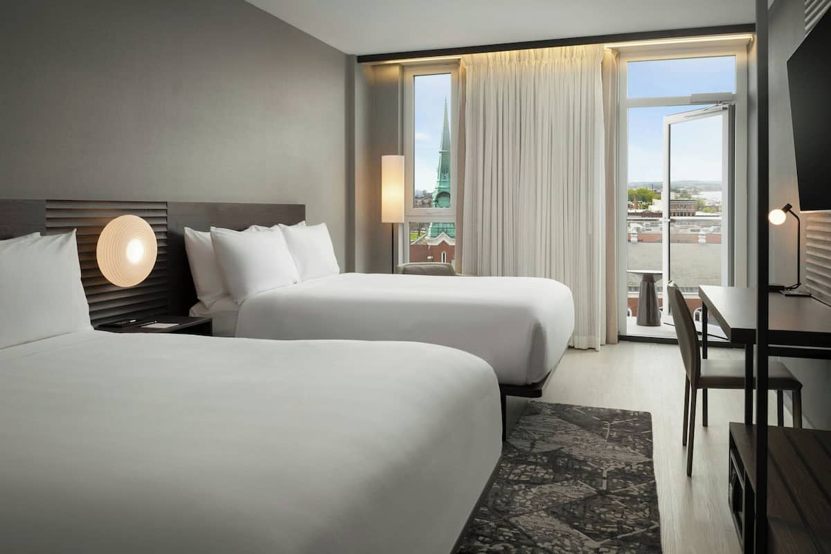 Værelse - 2 queensize-senge - balkon (View) | Pengeskab på værelset, mørklægningsgardiner, strygejern/strygebræt