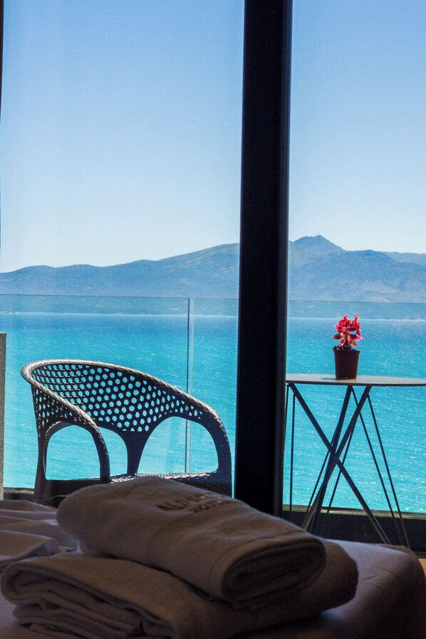 Kamar Double, pemandangan laut | Teras/patio