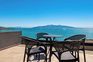 Kamar Double, pemandangan laut | Teras/patio