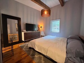 2 bedrooms, desk, iron/ironing board, travel cot