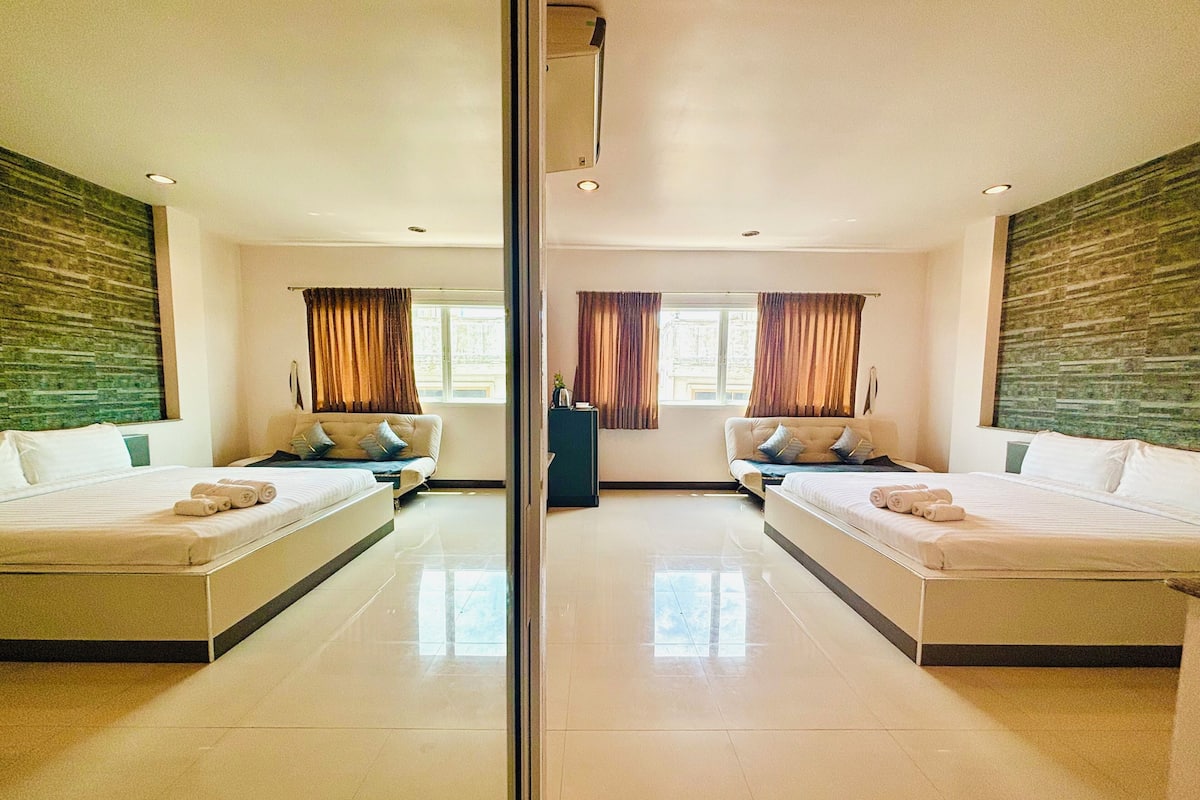 Quarto casal luxo | Camas Select Comfort, escrivaninha, Wi-Fi de cortesia, roupa de cama