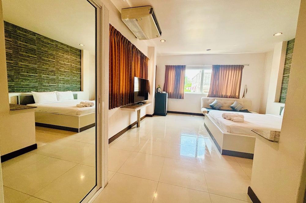 Ree Riverside hotel