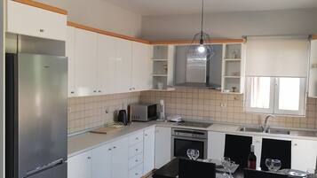 House, Accessible | 3 bedrooms, desk, soundproofing