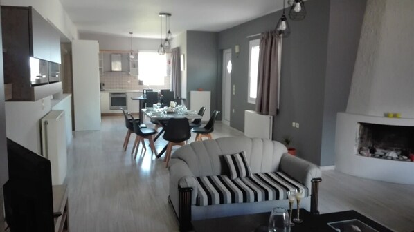 3 bedrooms, desk, soundproofing - Detached House - Villa Mariva (Rethymno)