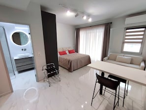 Ferienhaus, barrierefrei, Raucher | 1 Schlafzimmer, Schreibtisch, schallisolierte Zimmer