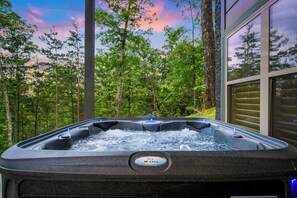 Outdoor spa tub - Brand-New Cabin, Private Pool, Hot Tub, Firepit, Game Room & Free Tickets (Sevierville)