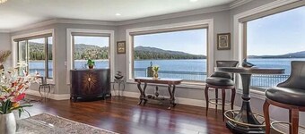 Beautiful Lakefront Villa! Large hot tub, game room, & views! NEW PHOTOS SOON